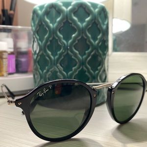 black polarized ray-bans